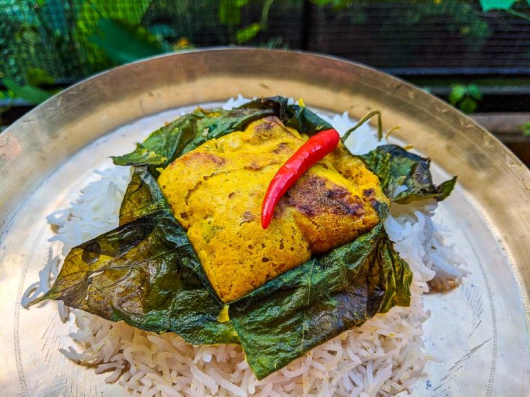 Lau Patay Mora Macher Dimer Paturi: Fish roe steamed in Gourd Leaves ...